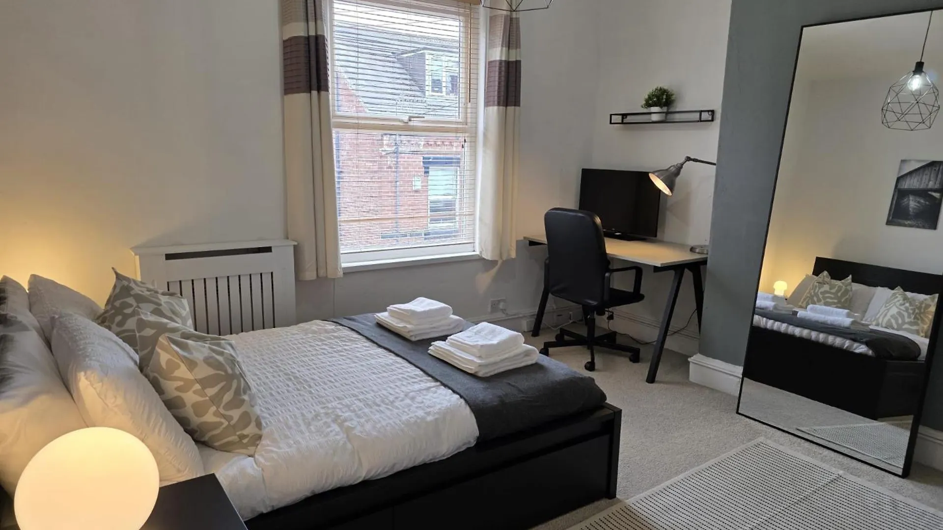 Bright And Cosy 2 Bed House With Free Parking Near The City Centre Leeds  Сasa de vacaciones Leeds (West Yorkshire)
